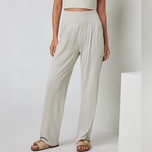 VUORI Lux At Ease Straight Leg Women’s Performance Pants In Suede Heather Size L